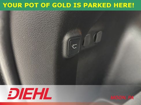 Used 2019 Jeep Cherokee Trailhawk image 12