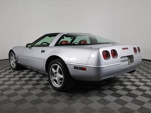Used 1996 Chevrolet Corvette Coupe RWD image 4