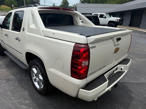 Used 2013 Chevrolet Avalanche LTZ AWD/4WD image 38