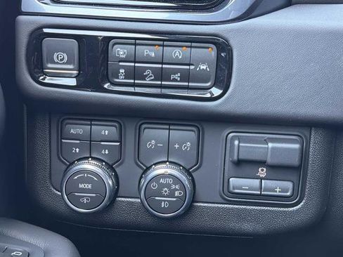 New 2026 GMC Yukon AT4 Ultimate AWD/4WD image 17