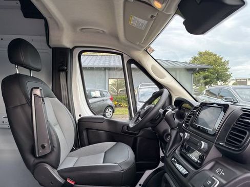 Used 2026 RAM ProMaster 2500 w/ Convenience Group FWD image 11