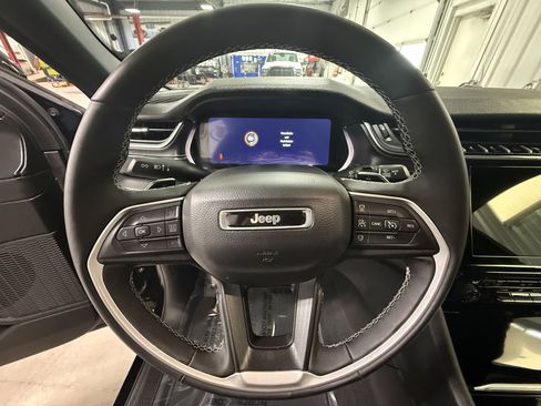 Used 2024 Jeep Grand Cherokee Laredo w/ Luxury Tech Group I image 29