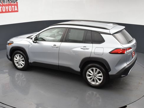 Used 2022 Toyota Corolla Cross LE AWD/4WD image 18