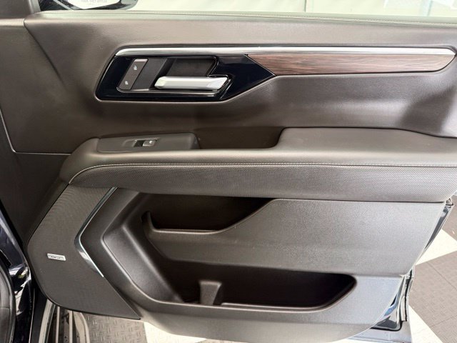 Used 2026 Chevrolet Suburban Premier AWD/4WD image 26