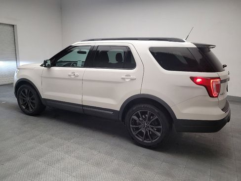 Used 2018 Ford Explorer XLT w/ Equipment Group 202A FWD image 3