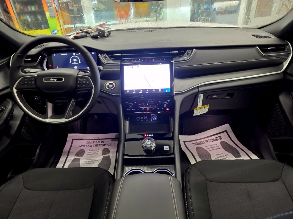 New 2027 Jeep Grand Cherokee Laredo X RWD image 34