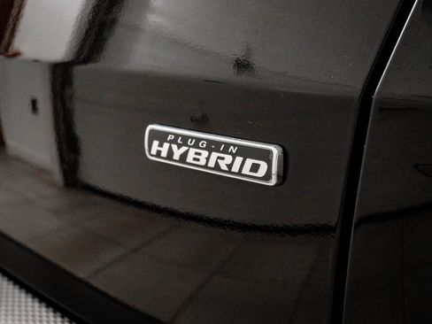 Used 2024 Ford Escape SE w/ Class II Trailer Tow Package FWD image 17