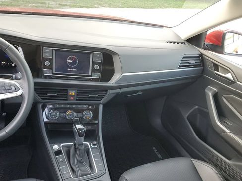 Certified 2024 Volkswagen Jetta SE w/ Panoramic Sunroof Package FWD image 20