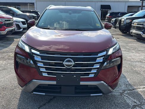 Used 2025 Nissan Rogue SL FWD image 2