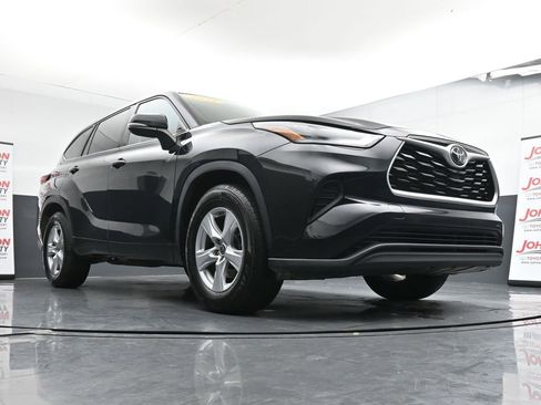 Used 2021 Toyota Highlander L image 35