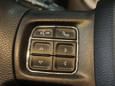 Used 2018 RAM 1500 Classic SLT image 19