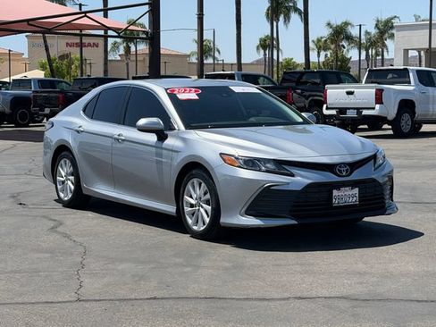 Used 2022 Toyota Camry LE w/ Carpet Mat Package (TMS) FWD image 3