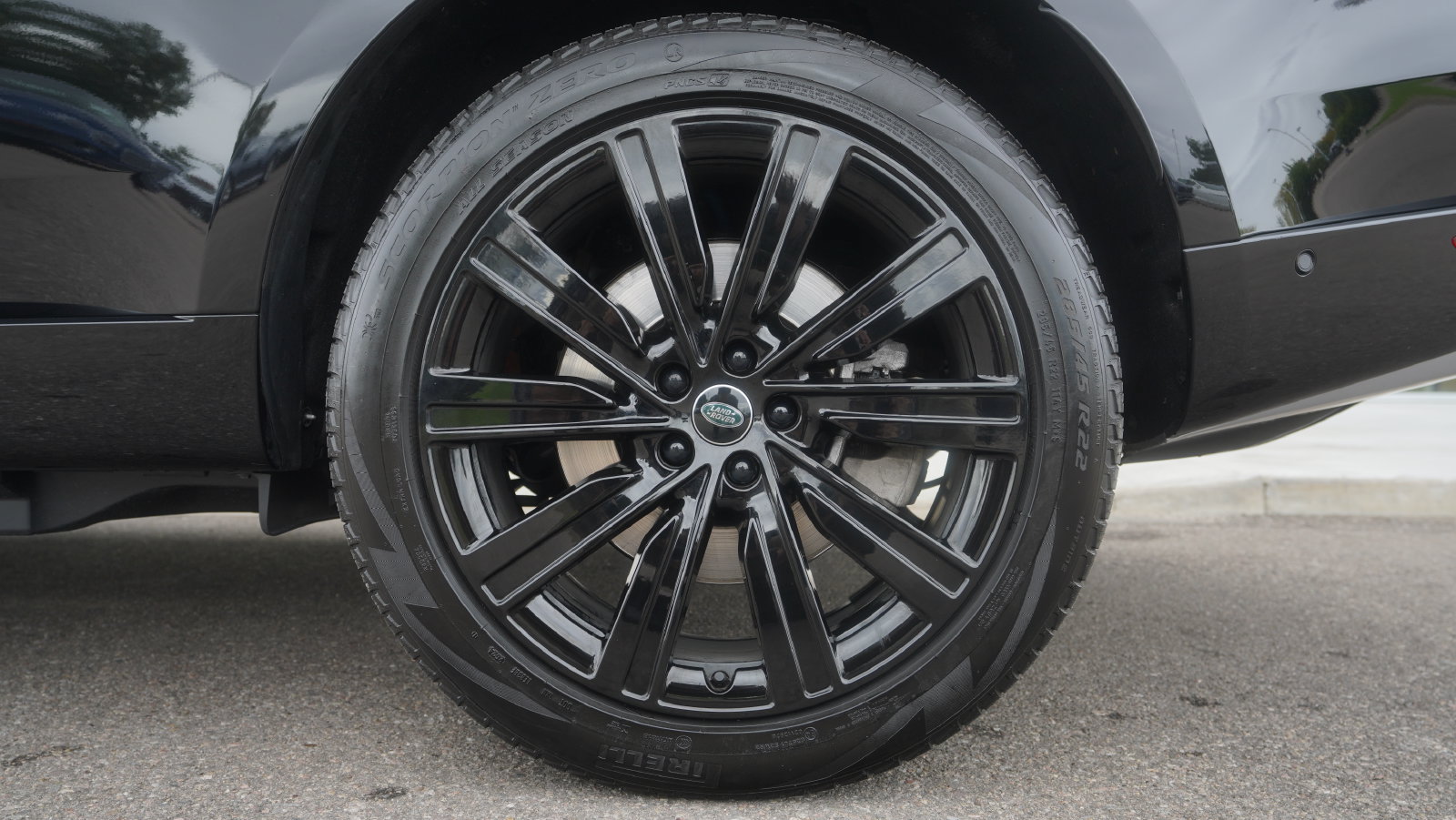 Used 2025 Land Rover Range Rover SE AWD/4WD image 7