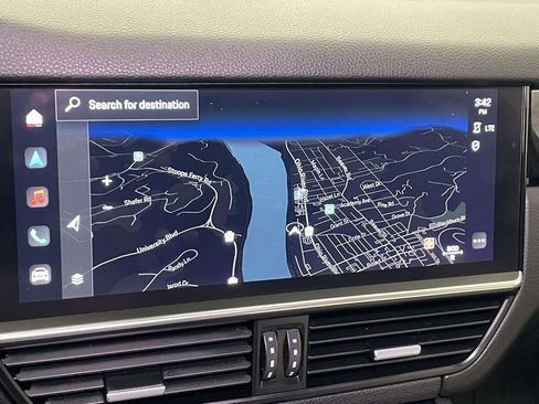 Used 2023 Porsche Cayenne Platinum Edition image 30