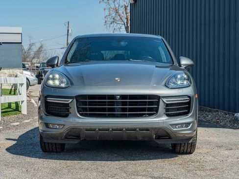 Used 2018 Porsche Cayenne GTS image 9