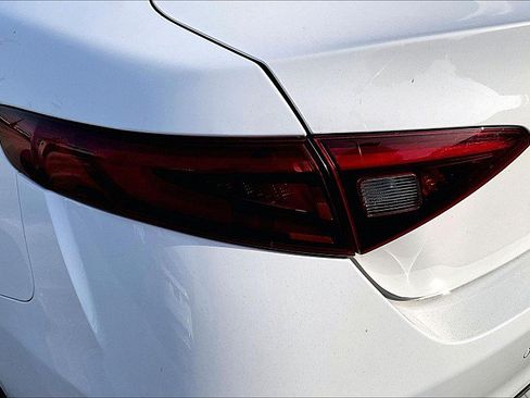 Used 2019 Alfa Romeo Giulia w/ Nero Edizione RWD image 25