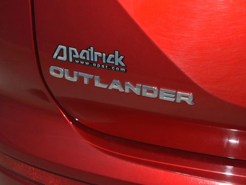 Used 2024 Mitsubishi Outlander SE image 27