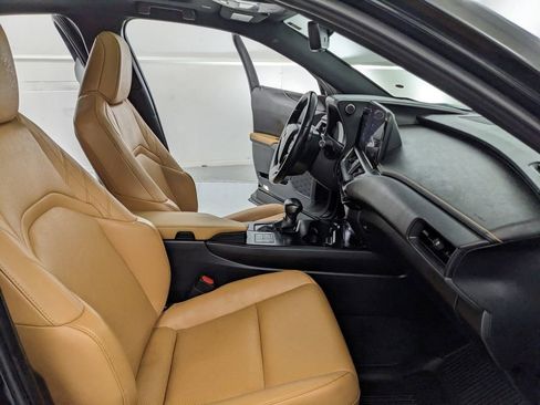 Used 2024 Lexus UX 250h AWD w/ Premium Package image 18