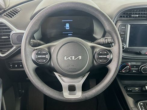 Used 2025 Kia Soul LX w/ LX Technology Package FWD image 18