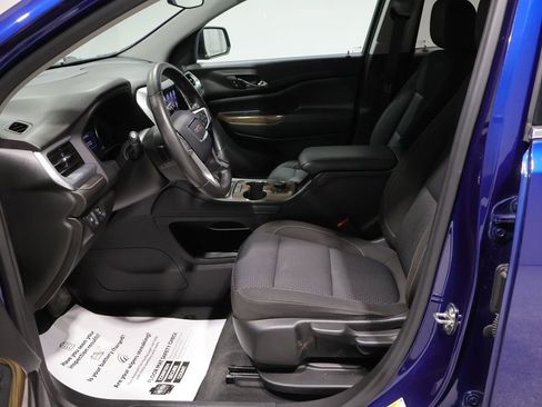 Used 2023 GMC Acadia SLE image 11