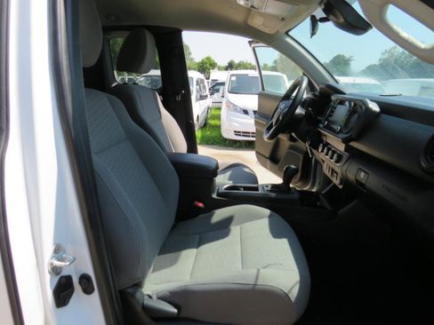 Used 2022 Toyota Tacoma SR AWD/4WD image 15