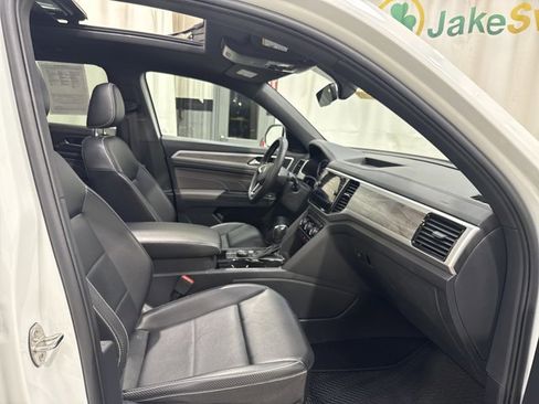 Used 2022 Volkswagen Atlas Cross Sport SE AWD/4WD image 31