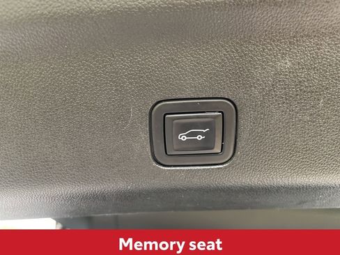 Used 2024 GMC Yukon XL Denali image 15