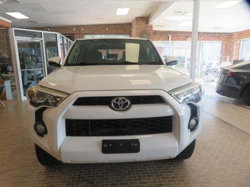 Used 2016 Toyota 4Runner SR5 RWD image 2