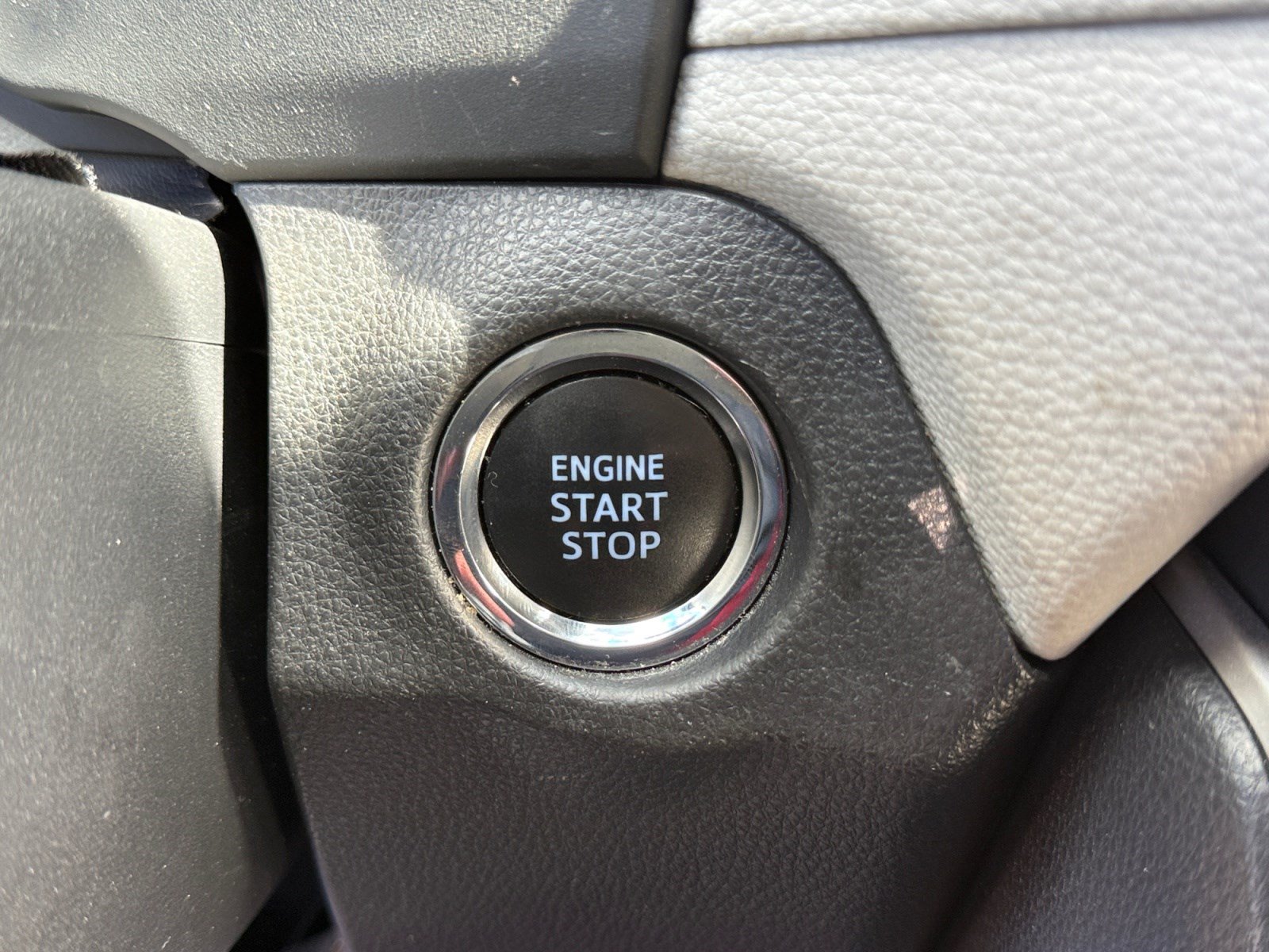 Used 2019 Toyota RAV4 XLE Premium w/ Cold Weather Package AWD/4WD image 28