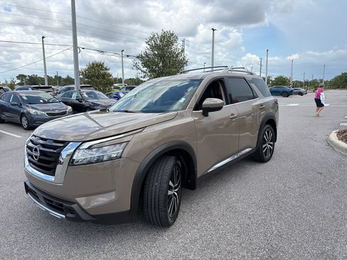 Certified 2024 Nissan Pathfinder Platinum FWD image 3