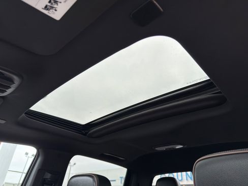 Used 2023 GMC Canyon Denali w/ Denali Black Edition image 17