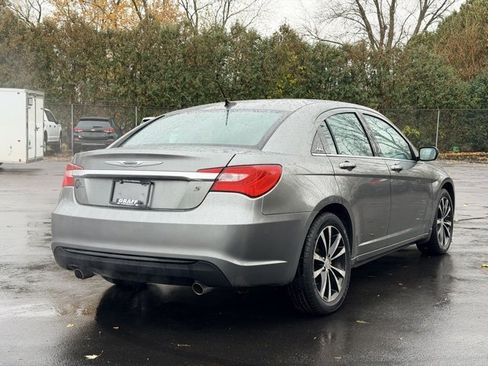 Used 2012 Chrysler 200 Touring image 3