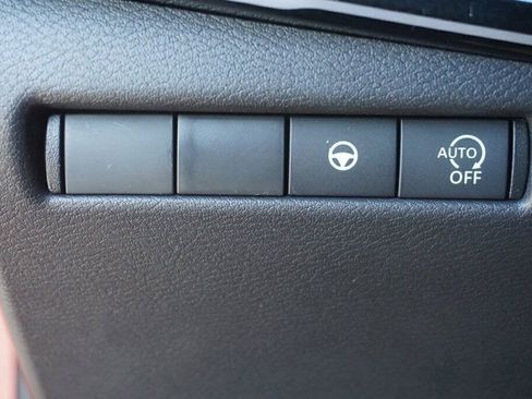 Certified 2025 Nissan Kicks SR image 29