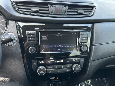 Used 2020 Nissan Rogue SV image 23