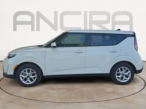 Certified 2025 Kia Soul LX w/ LX Technology Package FWD image 5