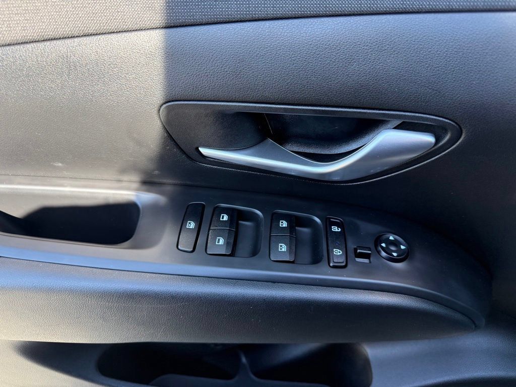 Used 2023 Hyundai Tucson SEL w/ Convenience Package AWD/4WD image 13