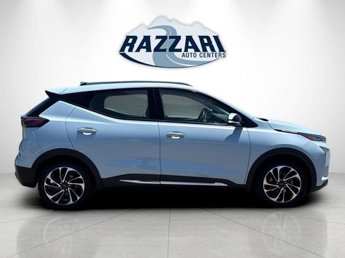 Used 2023 Chevrolet Bolt EUV Premier w/ Sun & Sound Package FWD image 2