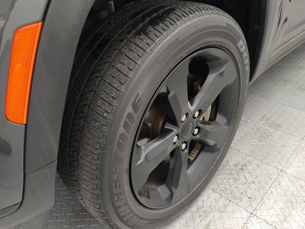 Used 2023 Jeep Grand Cherokee L Laredo AWD/4WD image 31