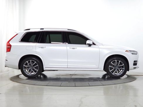 Used 2019 Volvo XC90 T5 Momentum w/ Multimedia Package AWD/4WD image 12