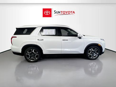 Used 2023 Hyundai Palisade SEL FWD image 2