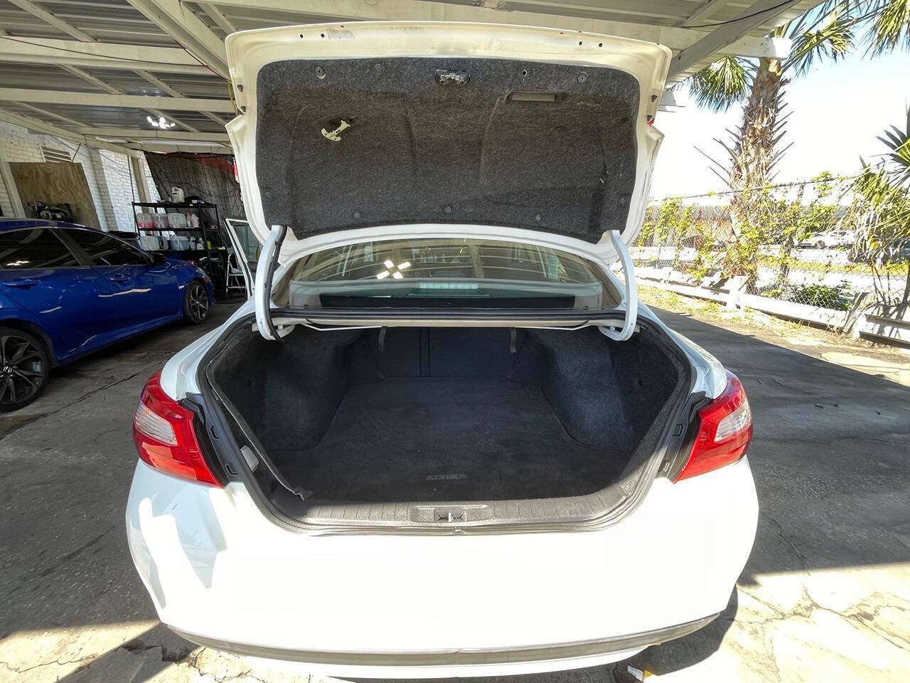 Used 2017 Nissan Altima 2.5 S w/ Power Driver Seat Package FWD image 6