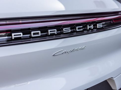 Certified 2024 Porsche Cayenne AWD/4WD image 26