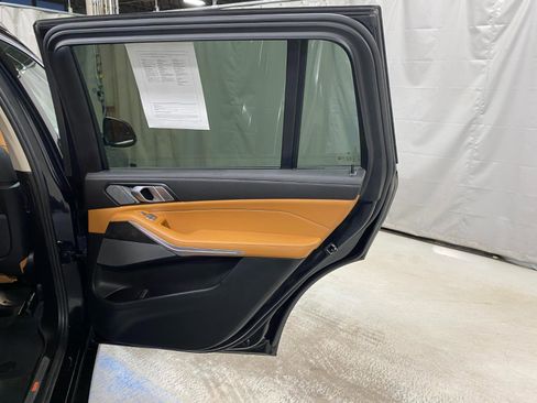 Used 2023 BMW X7 xDrive40i w/ Premium Package image 28