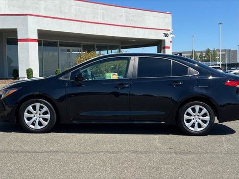 Certified 2025 Toyota Corolla LE FWD image 9