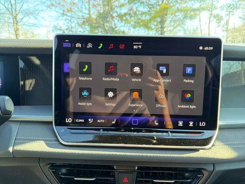 New 2026 Volkswagen Tiguan SE R-Line image 19