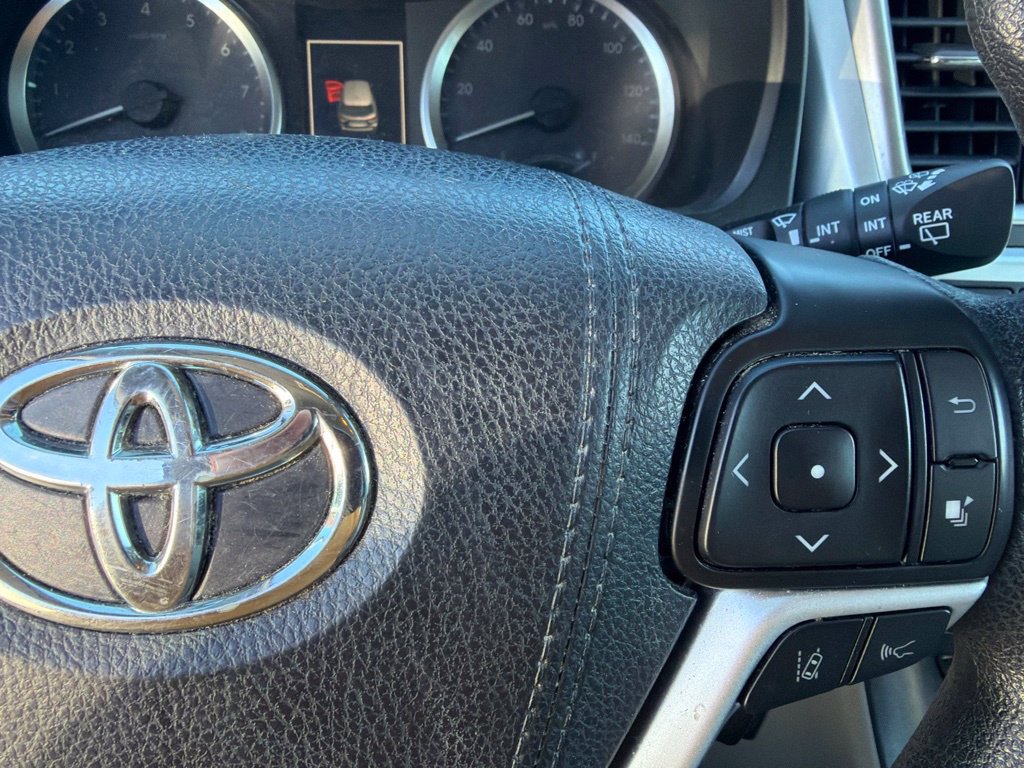Used 2018 Toyota Highlander LE AWD/4WD image 7