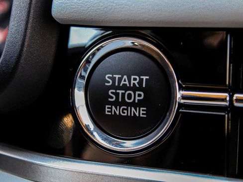 New 2025 Mitsubishi Outlander SE image 23