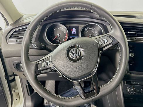Used 2021 Volkswagen Tiguan SE w/ Panoramic Sunroof Package AWD/4WD image 14