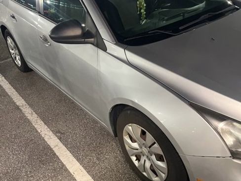 Used 2016 Chevrolet Cruze LS image 2