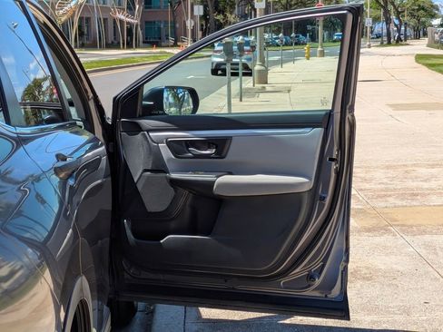 Used 2017 Honda CR-V LX image 12